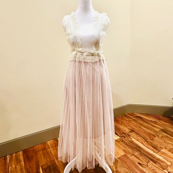 Molly Bracken Dresses & Skirts - NWOT MOLLY BRACKEN PINK TULLE SKIRT WITH LACE SUSPENDERS MEDIUM